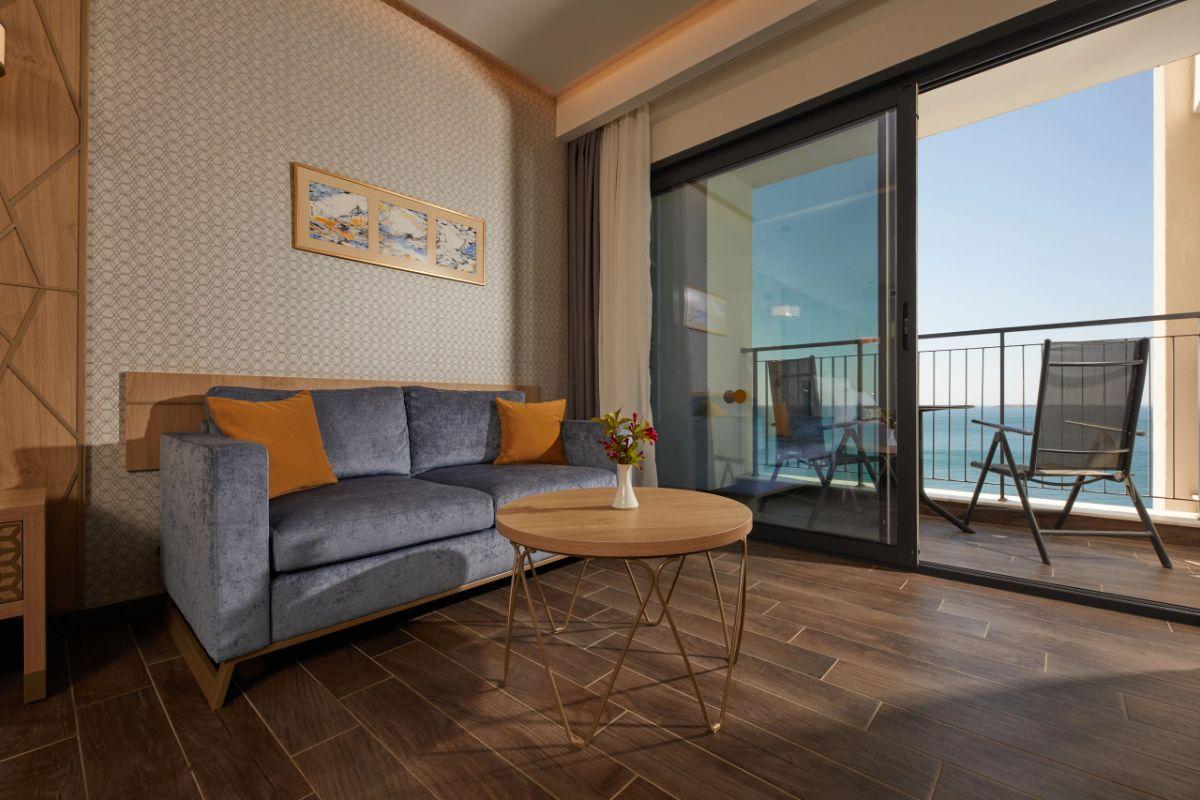 CAMERĂ DUBLĂ DELUXE CU VEDERE LA MARE, VEDERE FRONTALĂ Secrets Sunny Beach Resort & Spa CAMERĂ DUBLĂ DELUXE CU VEDERE LA MARE, VEDERE FRONTALĂ Secrets Sunny Beach Resort & Spa