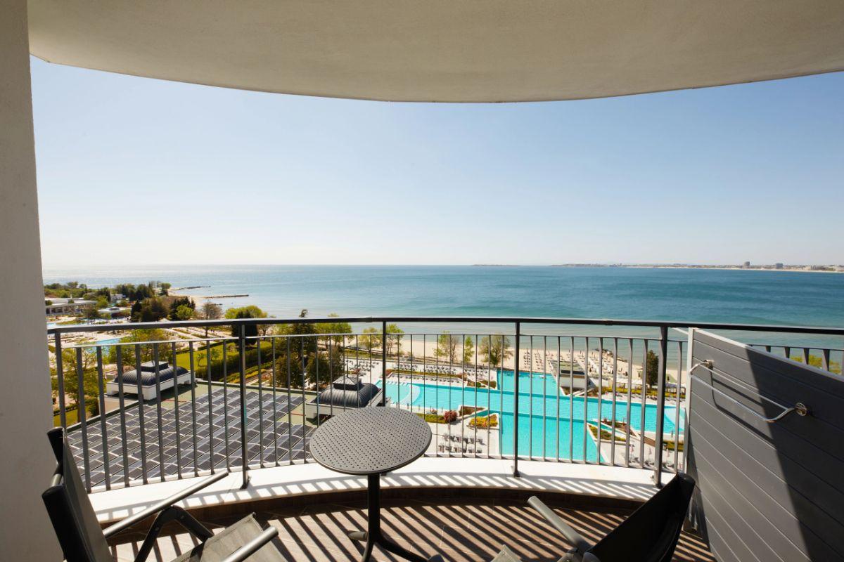 SUITE JUNIOR CU VEDERE FRONTALĂ LA MARE Secrets Sunny Beach Resort & Spa SUITE JUNIOR CU VEDERE FRONTALĂ LA MARE Secrets Sunny Beach Resort & Spa