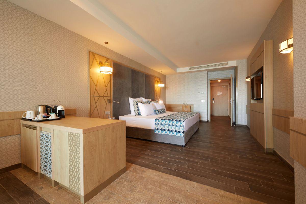 SUITE JUNIOR DELUXE PREFERRED CLUB CU VEDERE FRONTALĂ LA MARE Secrets Sunny Beach Resort & Spa SUITE JUNIOR DELUXE PREFERRED CLUB CU VEDERE FRONTALĂ LA MARE Secrets Sunny Beach Resort & Spa