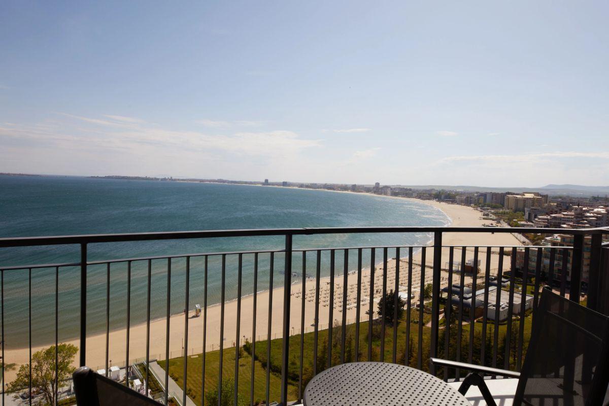 SUITE PREFERRED CLUB CU VEDERE FRONTALĂ LA MARE Secrets Sunny Beach Resort & Spa SUITE PREFERRED CLUB CU VEDERE FRONTALĂ LA MARE Secrets Sunny Beach Resort & Spa