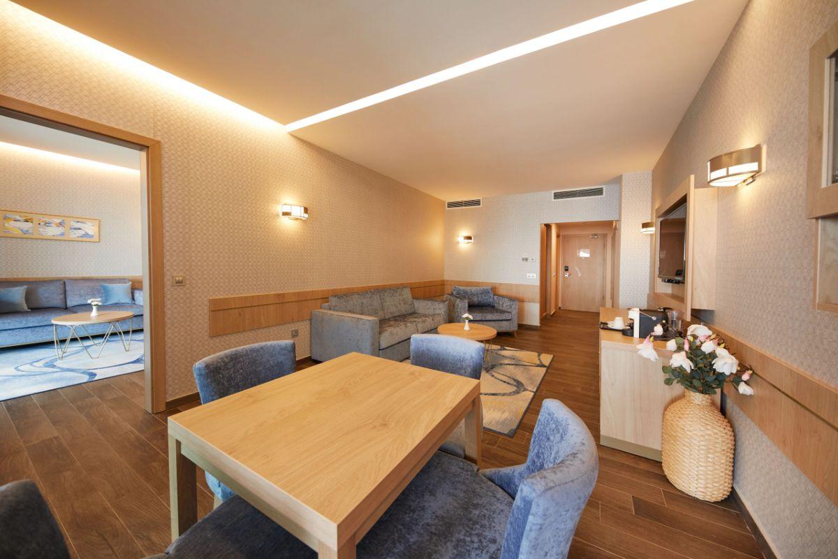 SUITE PREFERRED CLUB CU VEDERE FRONTALĂ LA MARE Secrets Sunny Beach Resort & Spa SUITE PREFERRED CLUB CU VEDERE FRONTALĂ LA MARE Secrets Sunny Beach Resort & Spa