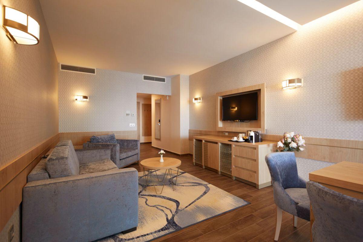 SUITE PREFERRED CLUB CU VEDERE FRONTALĂ LA MARE Secrets Sunny Beach Resort & Spa SUITE PREFERRED CLUB CU VEDERE FRONTALĂ LA MARE Secrets Sunny Beach Resort & Spa